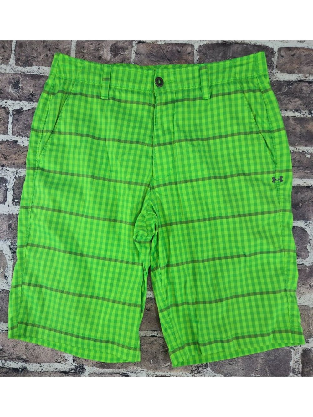 Under Armour Mens Green Plaid Golf Shorts Size 32 Lightweight Performance Style